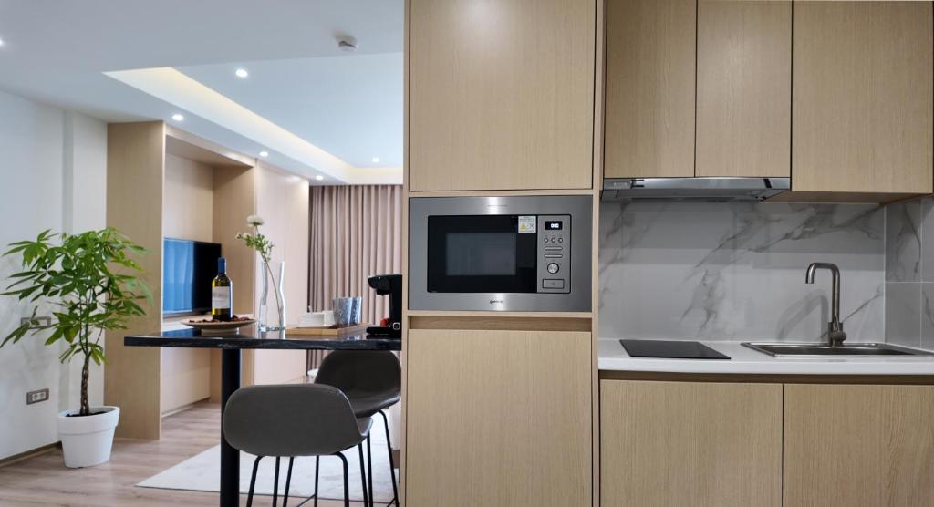 Kuchyň nebo kuchyňský kout v ubytování CC LUX Suites