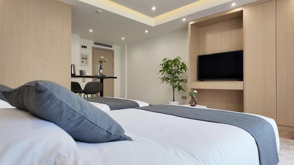 TV a/nebo společenská místnost v ubytování CC LUX Suites