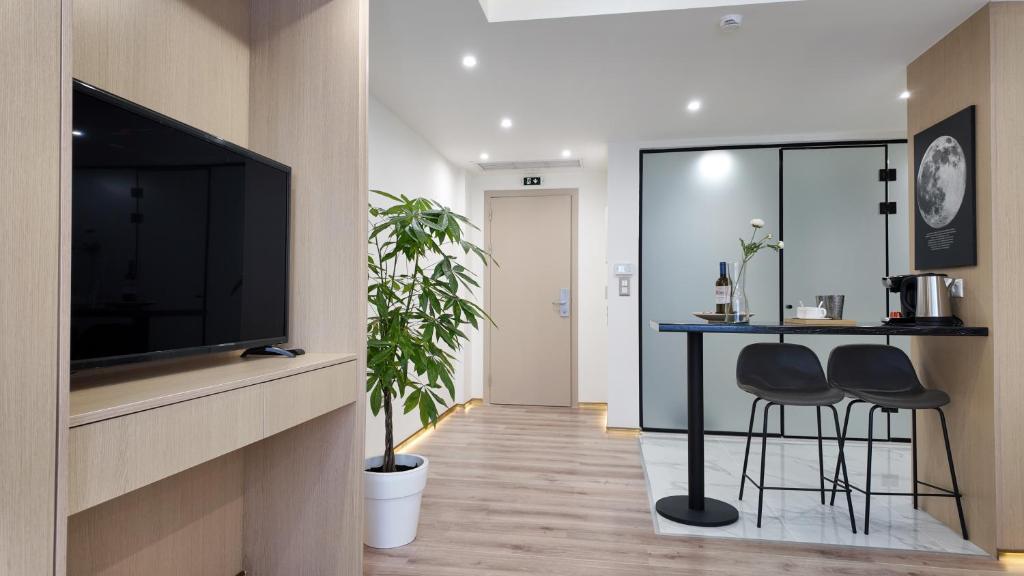 TV a/nebo společenská místnost v ubytování CC LUX Suites