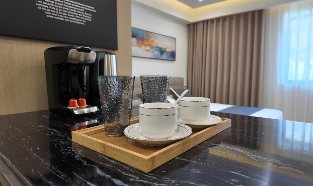 Příslušenství pro přípravu čaje a kávy v ubytování CC LUX Suites
