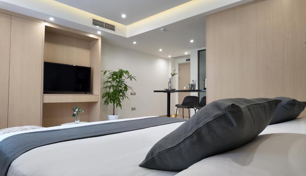 TV a/nebo společenská místnost v ubytování CC LUX Suites