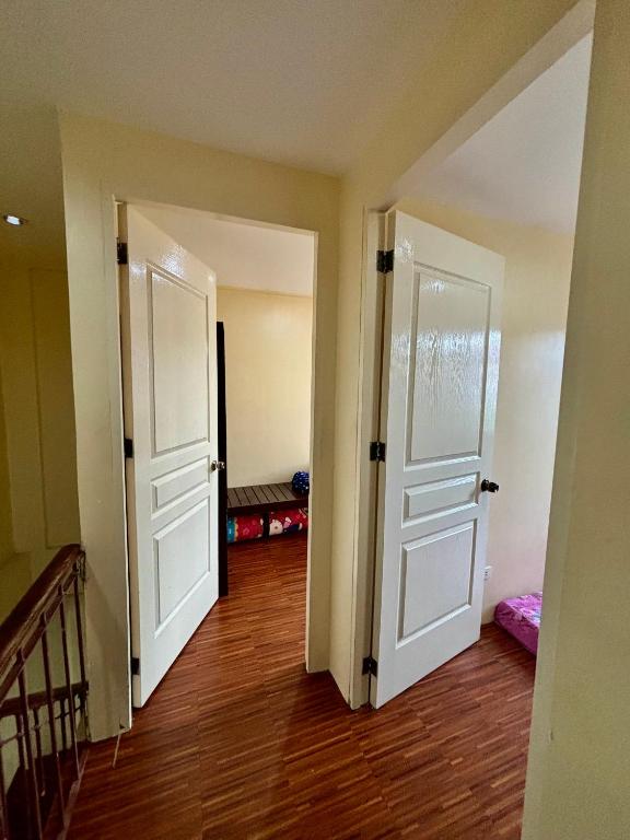 Affordable Fully Furnished House with 3 Bedroom for Family and Big Groups客房内的一张或多张床位