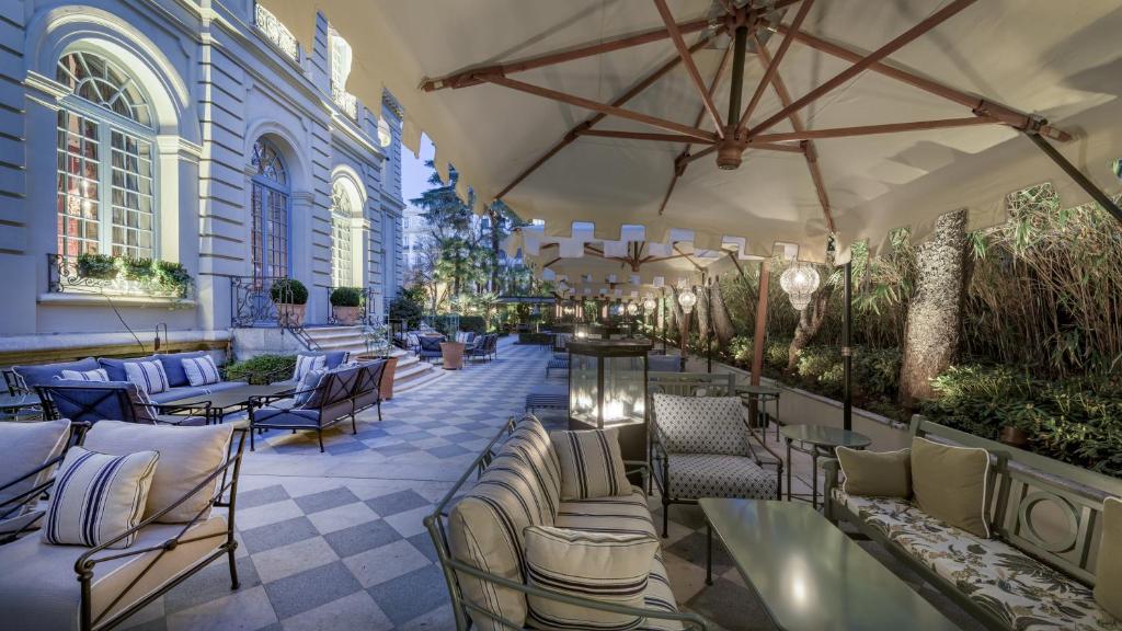 Posezení v ubytování Santo Mauro, a Luxury Collection Hotel, Madrid