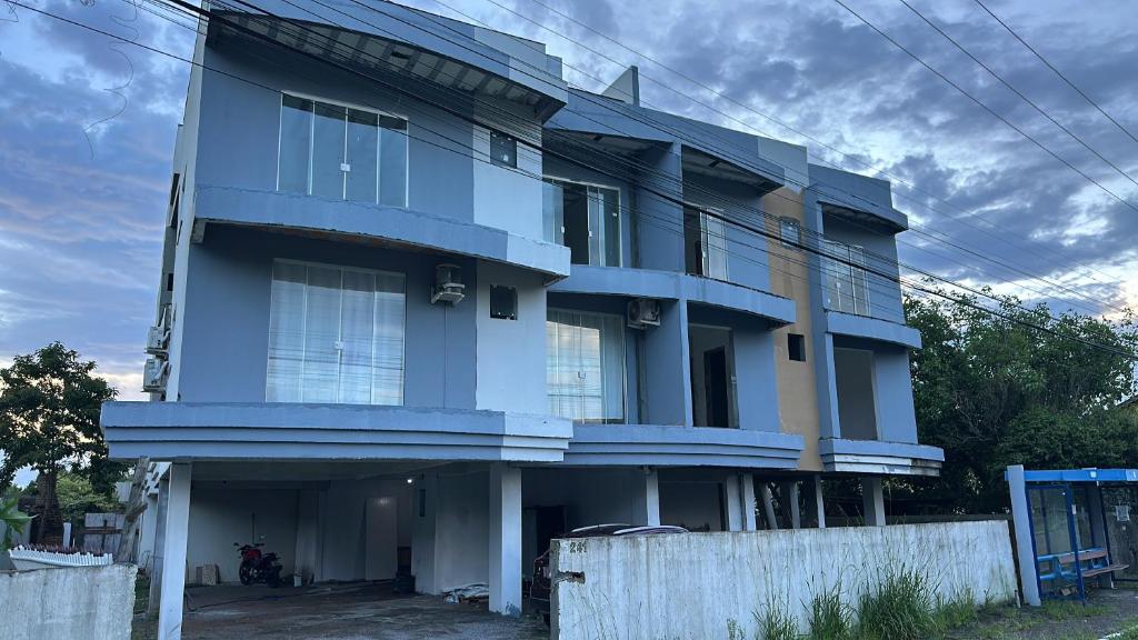 El edificio en el que está el departamento