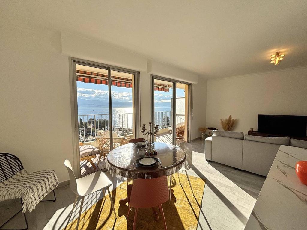 Photo de la galerie de l'établissement F2 Vue mer le Neptune sanguinaires Ajaccio, à Ajaccio