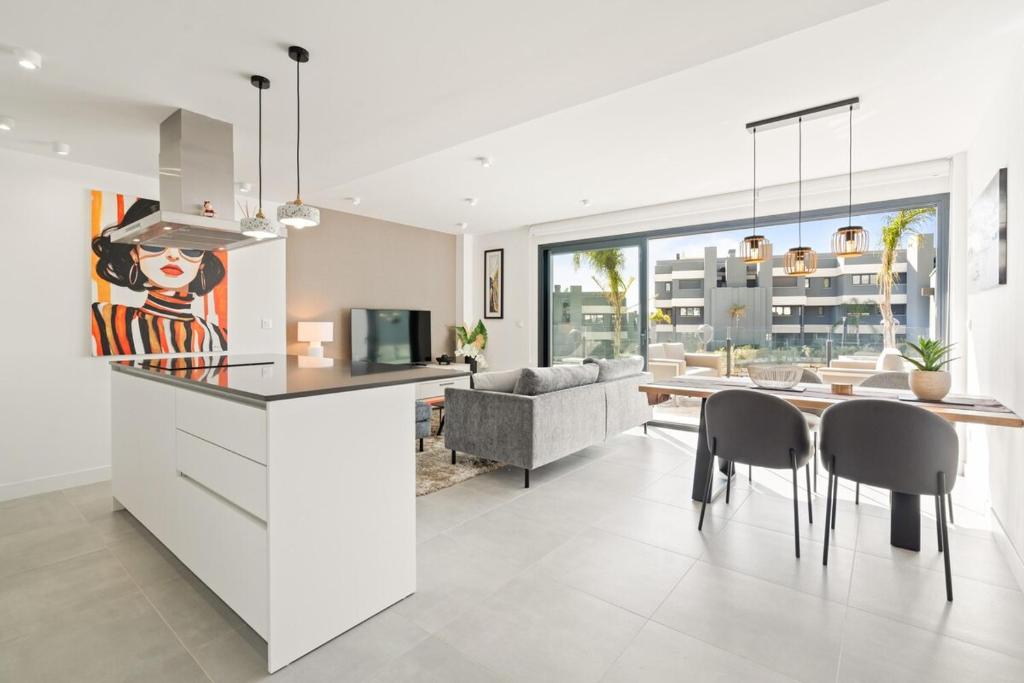 Serene Retreat with Sea Views Near Estepona-RDR469