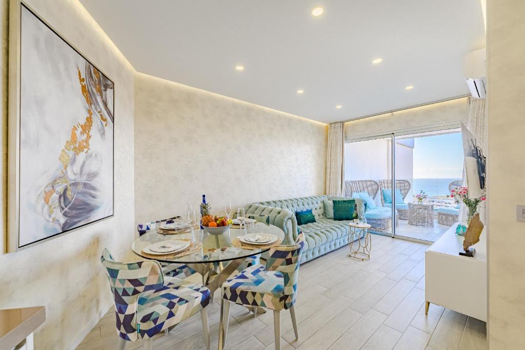 Sunset Bliss - Ocean View Penthouse - Heated Pool, Lounge Area, AC