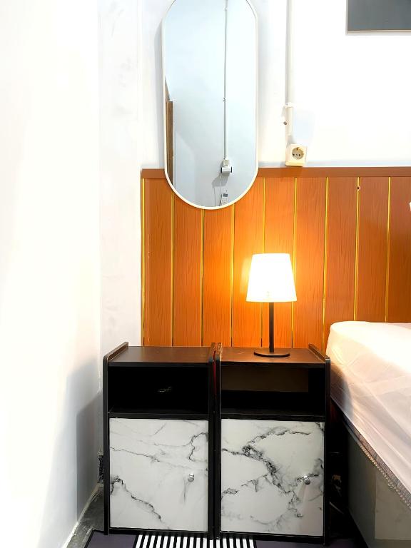 Postel nebo postele na pokoji v ubytování Jogja Day Inn
