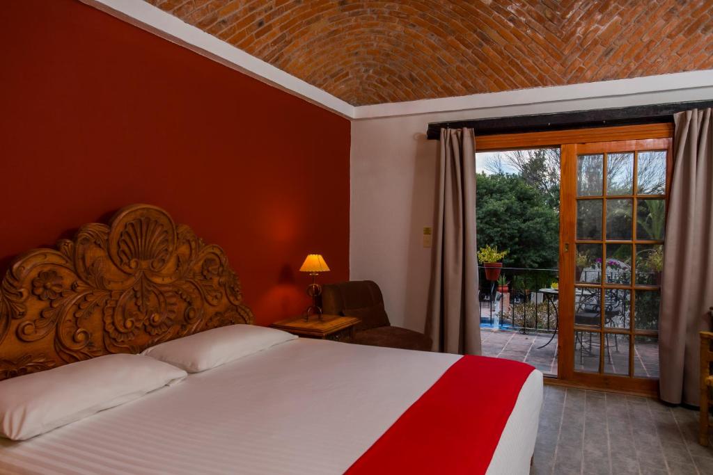 Postel nebo postele na pokoji v ubytování Atotonilco Hotel & Club