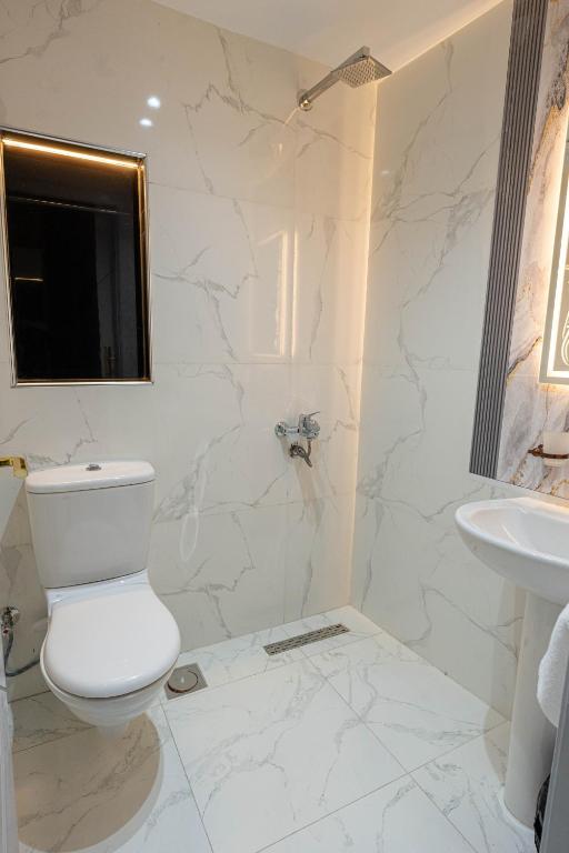 Koupelna v ubytování Lotus Al-Tahrir hotel