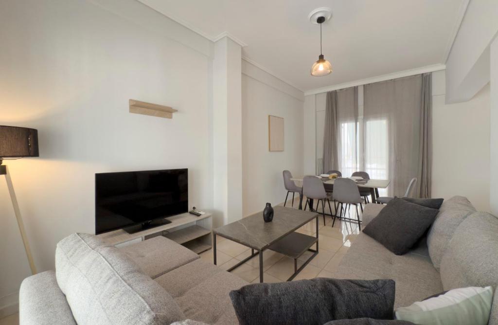Matrozou Spacious 95sqm apt in Koukaki