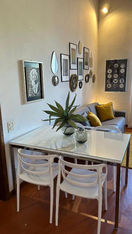 A seating area at Discovering Florence