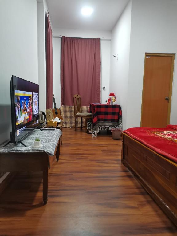 TV a/nebo společenská místnost v ubytování Rv Budget Home
