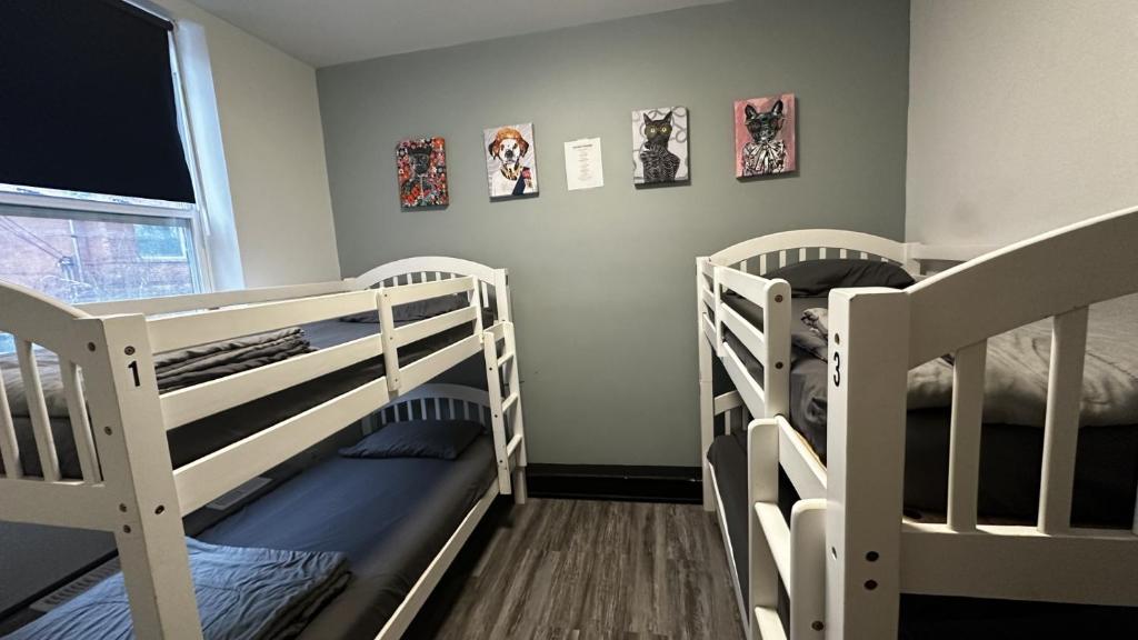 Postel nebo postele na pokoji v ubytování Queen Nest Hotel