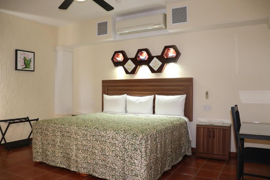 Postel nebo postele na pokoji v ubytování HOTEL CASA DE LAS PALOMAS