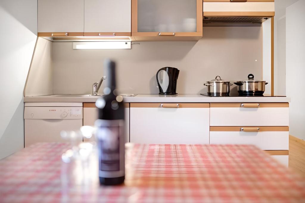 A kitchen or kitchenette at Appartements Beikircher