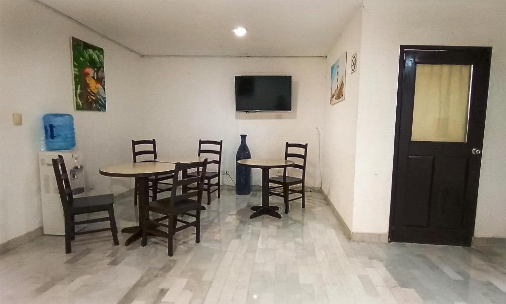 TV a/nebo společenská místnost v ubytování Hotel Imperial Laguna Faranda Cancún