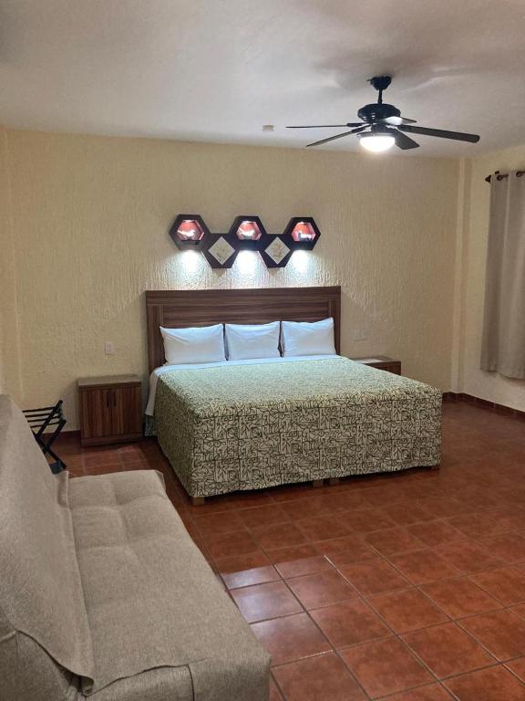 Postel nebo postele na pokoji v ubytování HOTEL CASA DE LAS PALOMAS