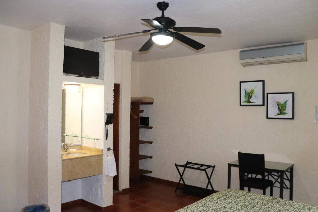 TV a/nebo společenská místnost v ubytování HOTEL CASA DE LAS PALOMAS