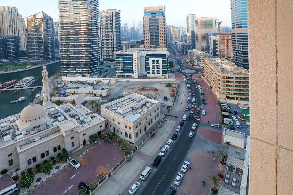 Nespecifikovaný výhled na destinaci Dubaj nebo výhled na město při pohledu z prázdninového domu