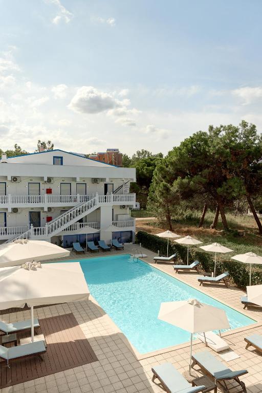 Bazén v ubytování Kazaviti Hotel nebo v jeho okolí