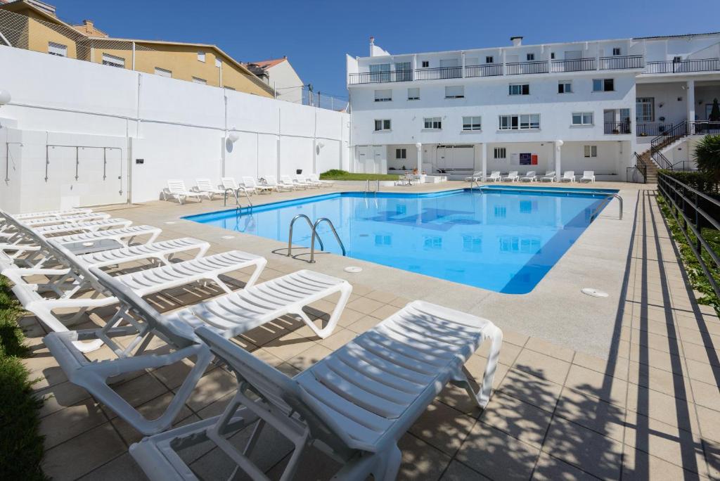 Piscina a Hotel La Terraza o a prop