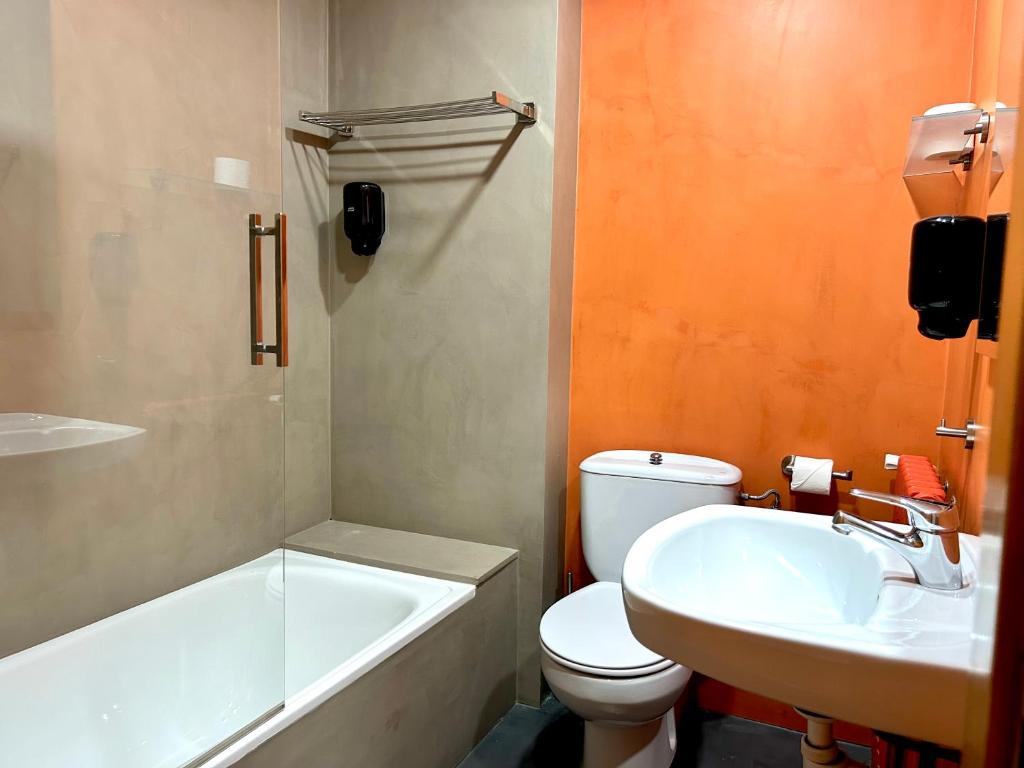 Vannituba majutusasutuses La Posada d'Àneu by RdA Hotels
