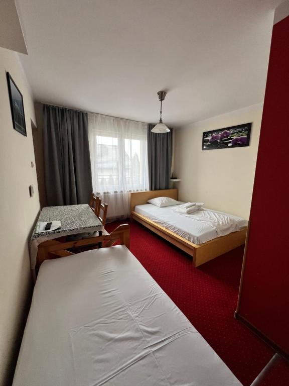 Postel nebo postele na pokoji v ubytování Noclegi AirportPark
