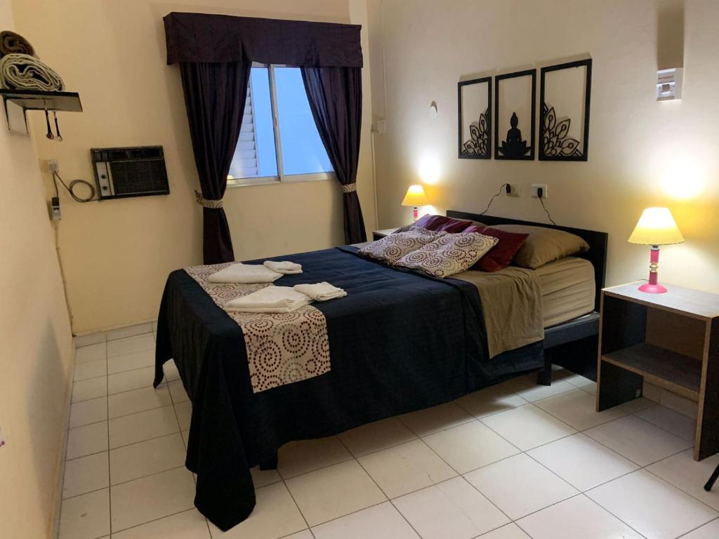 Ένα ή περισσότερα κρεβάτια σε δωμάτιο στο Hostel Del Esteko