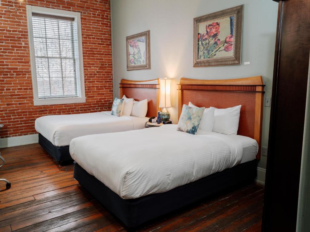 Lancaster Arts Hotel - 