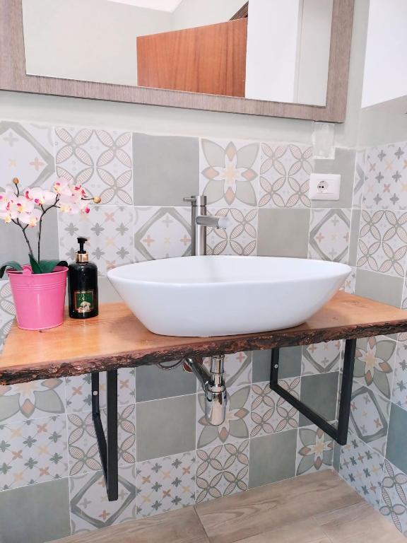 A bathroom at CASA MAFALDA - Rooms, friends and more - Affittacamere, Guest House