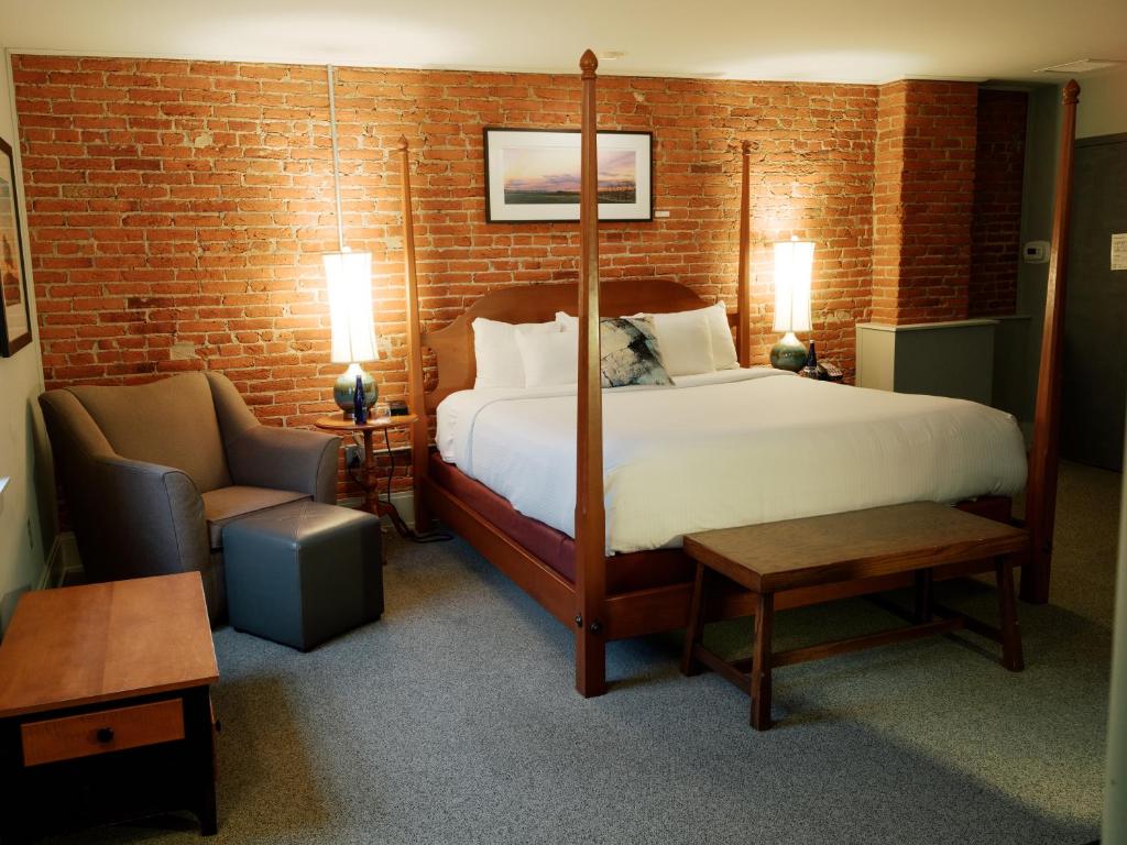 Lancaster Arts Hotel - 