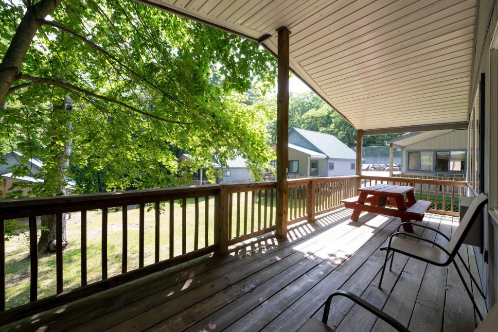 Depe Dene Lakeside Resort - Cottage Da Montanha De Três Quartos