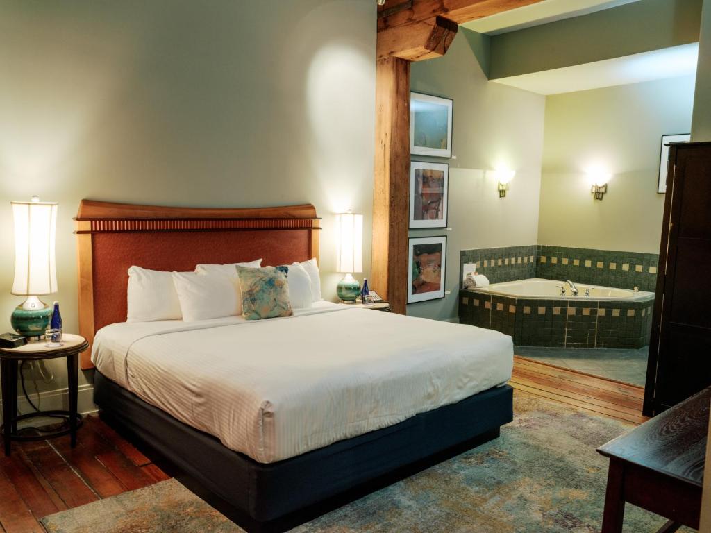 Lancaster Arts Hotel - 