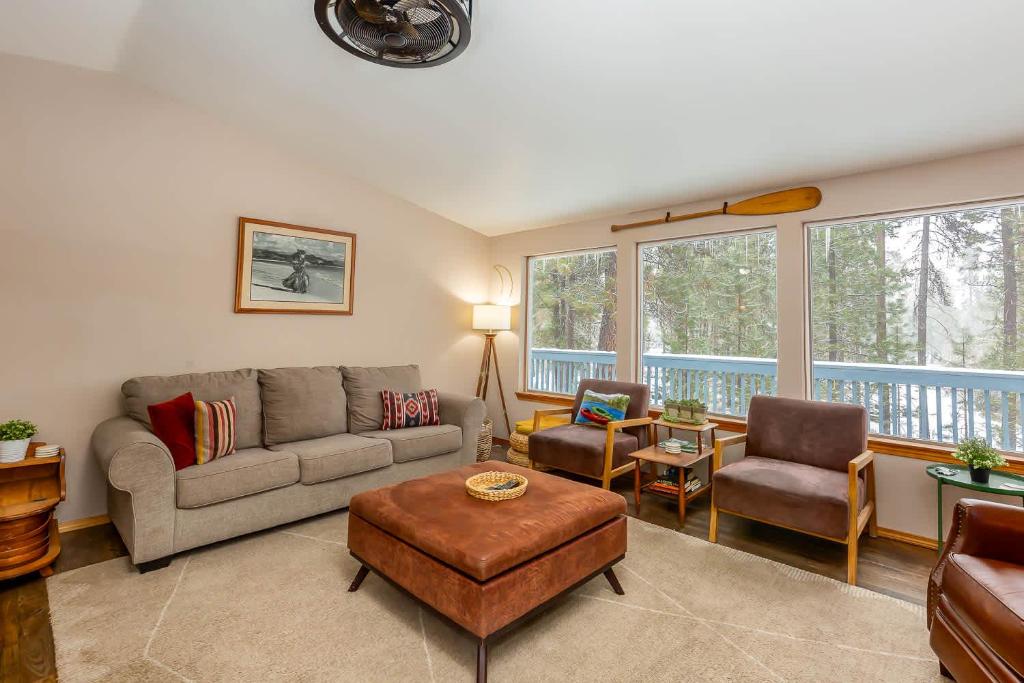 a living room with a couch and chairs and windows at River Run Getaway Private Dock Pet Friendly Kayaks in Bend