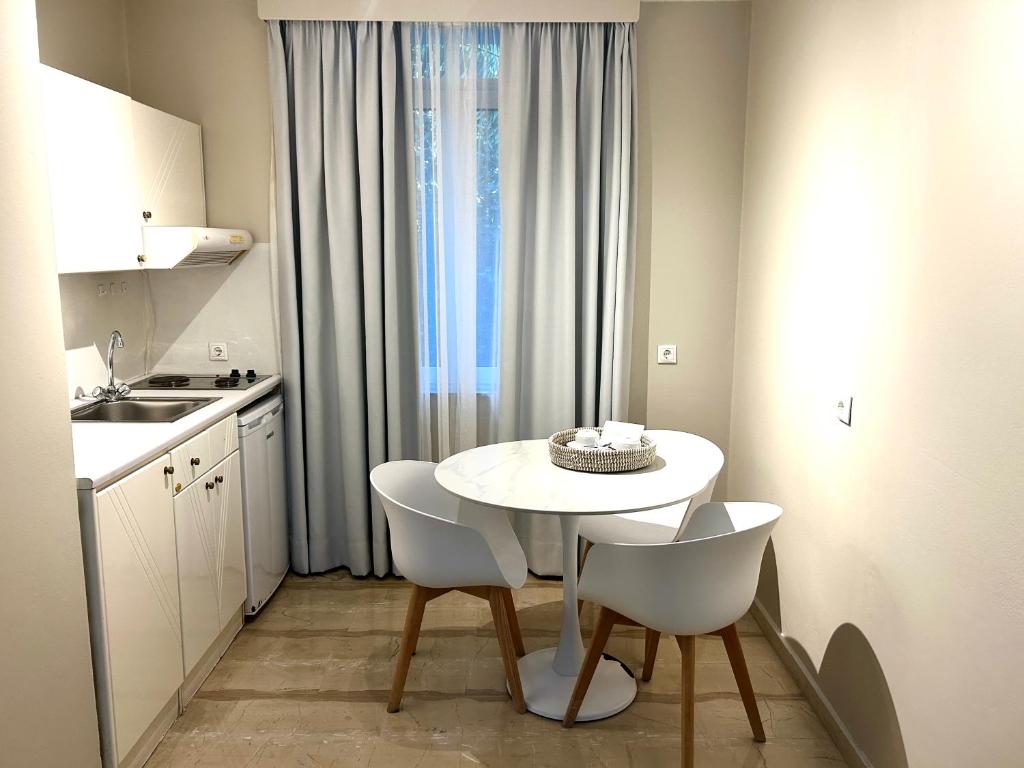 Kuchyň nebo kuchyňský kout v ubytování Loriet Hotel