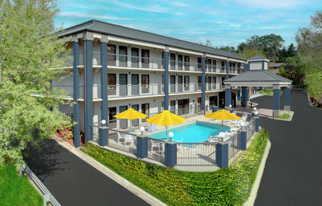 an aerial view of a hotel with a pool and umbrellas at Clarion Inn Biltmore Village in Asheville