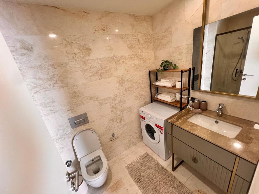 Koupelna v ubytování Divan Residence - Güneşli Near Ataköy Metro Station