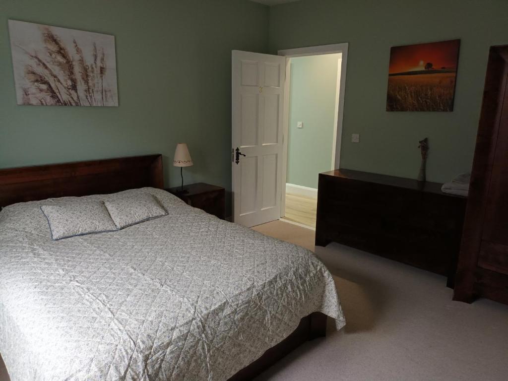 Postel nebo postele na pokoji v ubytování Bungalow in Baltinglass
