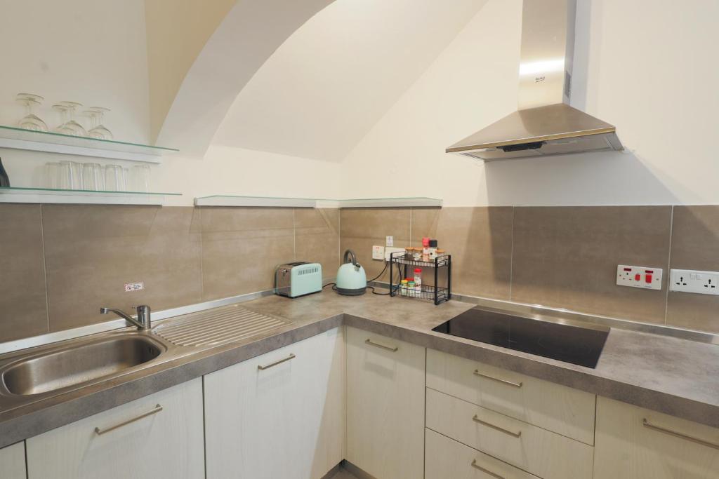 Kuchyň nebo kuchyňský kout v ubytování Fort Chambray, Blissful Escape