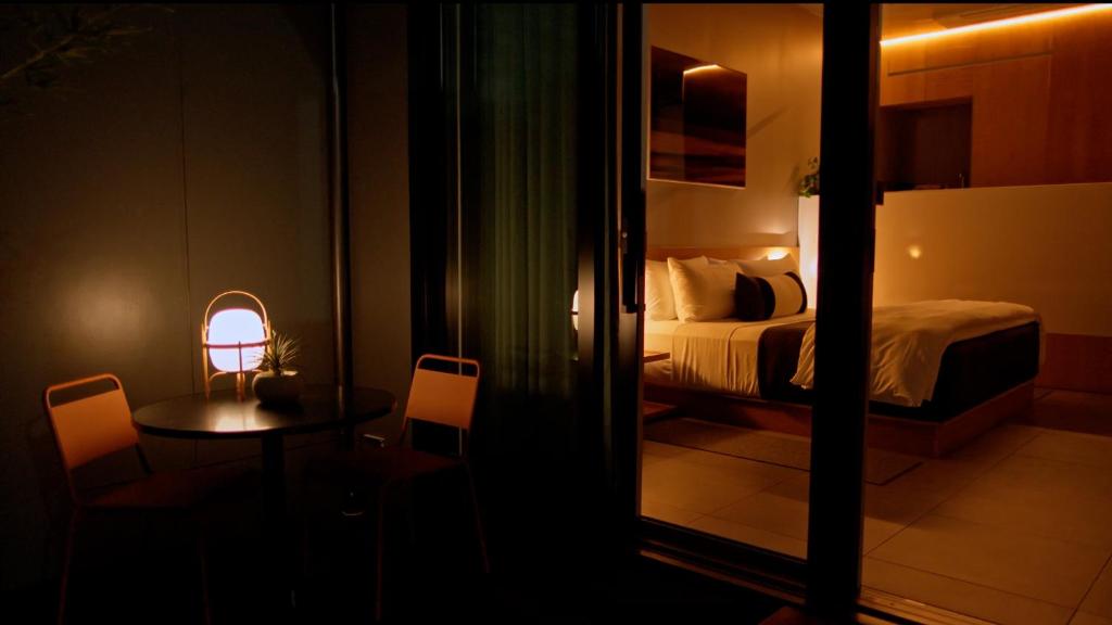 Postel nebo postele na pokoji v ubytování Frame Hotel - SoCo