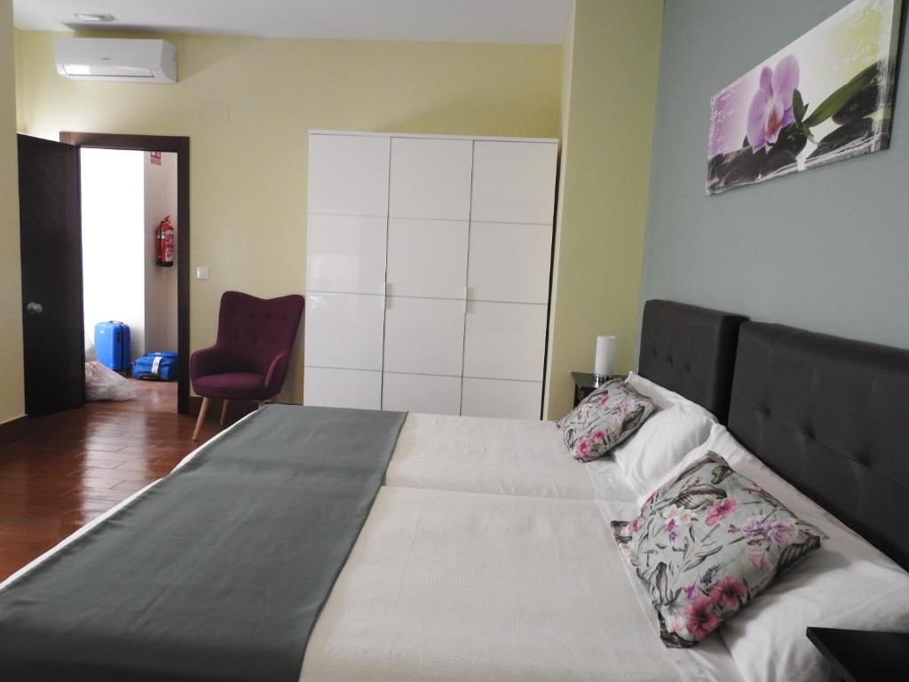 Postel nebo postele na pokoji v ubytování Habitaciones Amelia