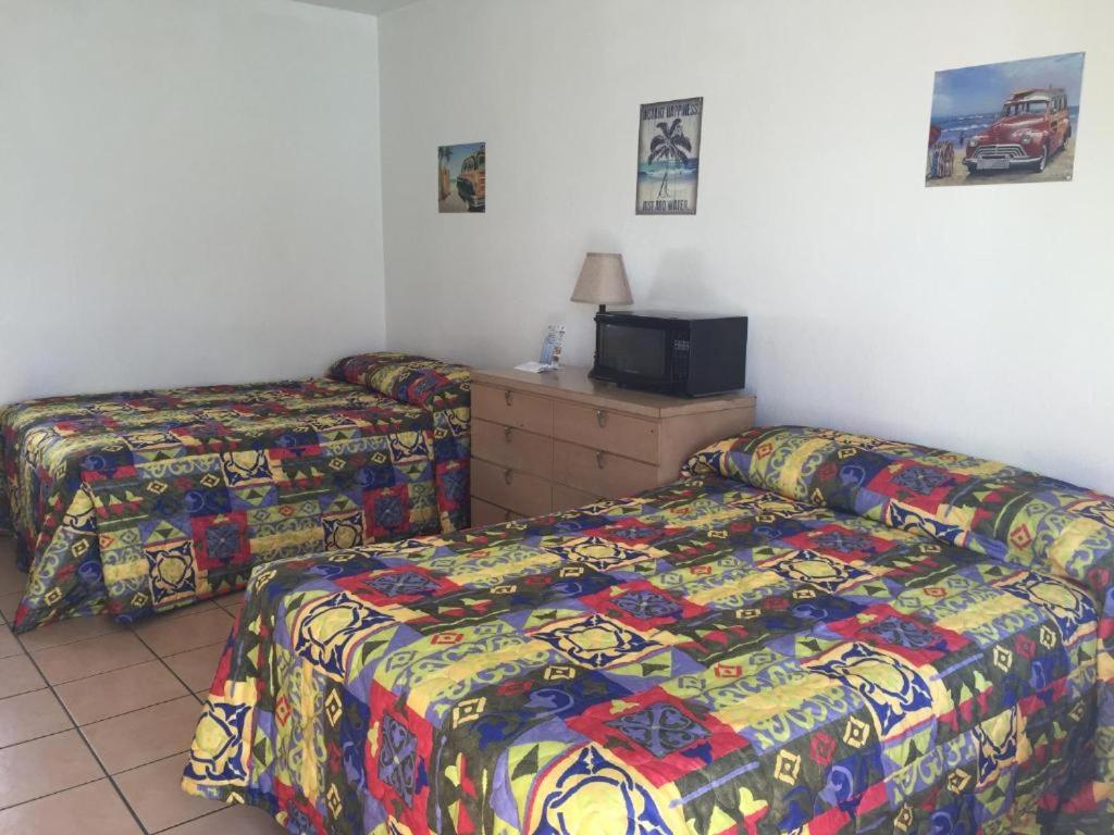 Postel nebo postele na pokoji v ubytování Sunshine Motel
