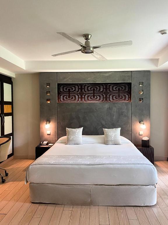 Rúm í herbergi á Te Moana Tahiti Resort