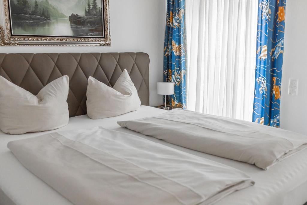 Postel nebo postele na pokoji v ubytování Hotel Freischütz