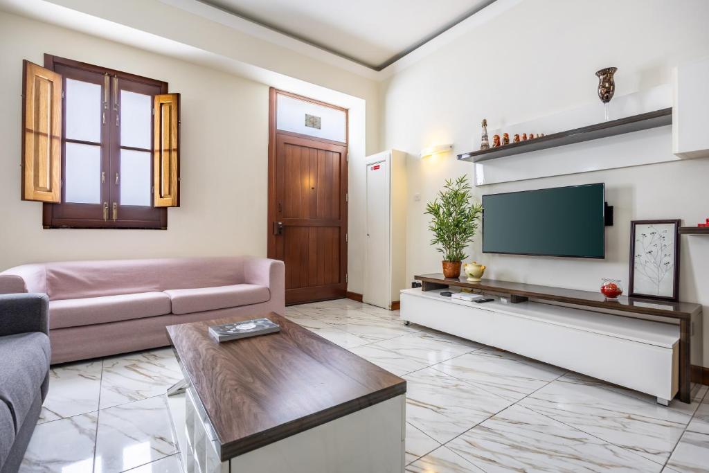 TV a/nebo společenská místnost v ubytování Seafront apartment in Ta'Xbiex