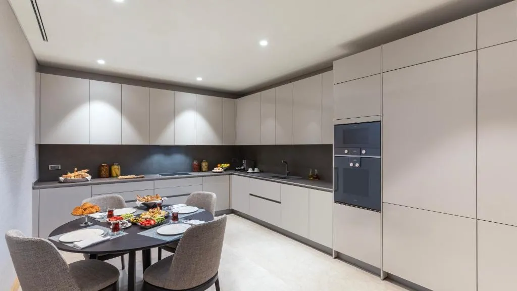 Six Bedroom Sea View Residential Apartment
