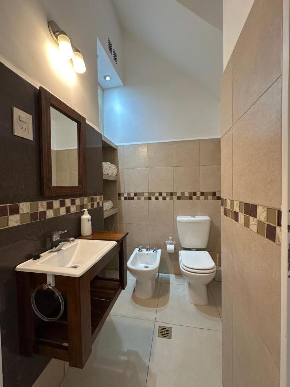 a bathroom with a toilet and a sink at Departamento Esquiú in San Fernando del Valle de Catamarca