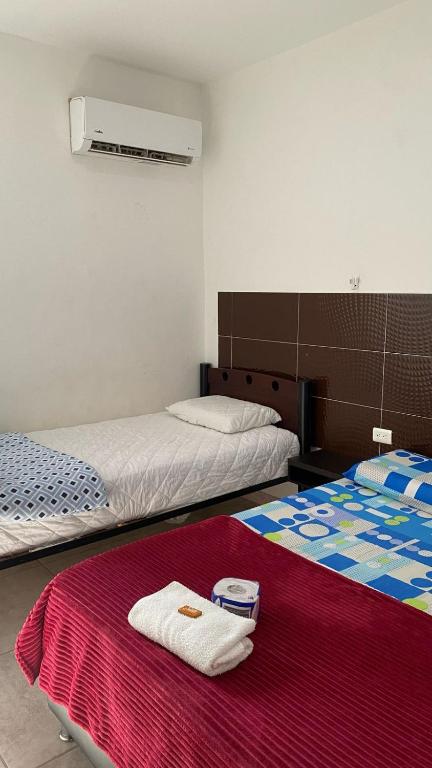 Postel nebo postele na pokoji v ubytování AVENTURa HOTEL