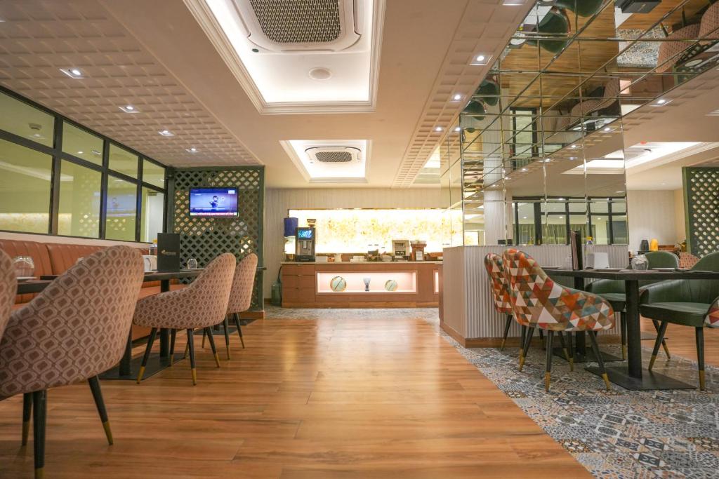 Restaurace v ubytování Atithi House